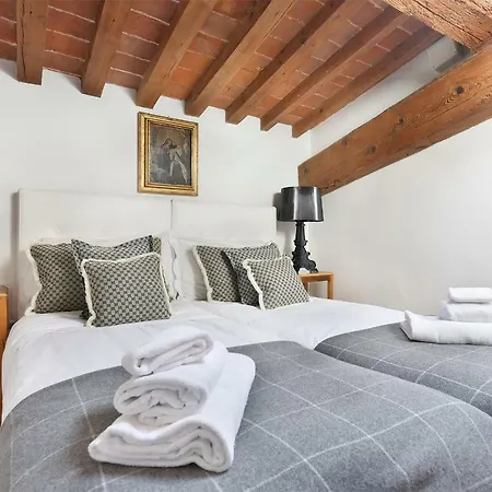 90m² 2 Slaapkamer, 2 Privé Badkamer In Historical Center Florence