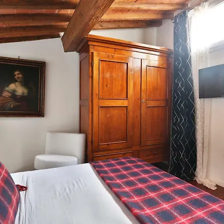90 Négyzetméteres, 2 Hálószobás, 2 Saját Fürdőszobával Rendelkező Történelmi Központ Terül Apartman Firenze