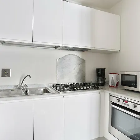 Apartman 90 Négyzetméteres, 2 Hálószobás, 2 Saját Fürdőszobával Rendelkező Történelmi Központ Terül