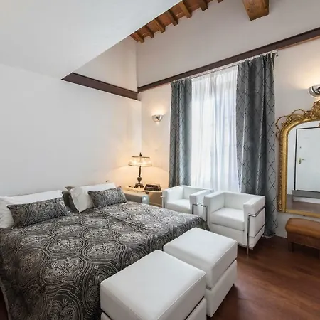 90 Négyzetméteres, 2 Hálószobás, 2 Saját Fürdőszobával Rendelkező Történelmi Központ Terül Apartman *