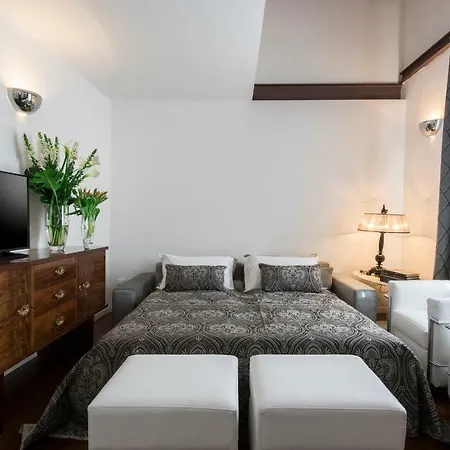90m² 2 Slaapkamer, 2 Privé Badkamer In Historical Center Appartement
