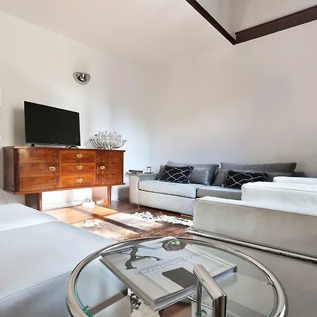 90m² 2 Slaapkamer, 2 Privé Badkamer In Historical Center Appartement
